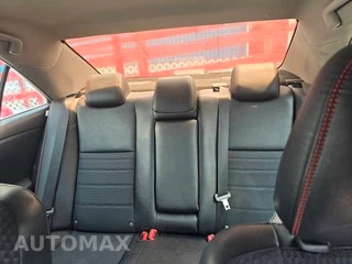 2015 Toyota Camry SE - miniatura 9