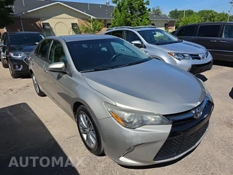 2015 Toyota Camry SE - miniatura 3