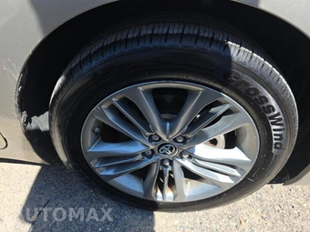 2015 Toyota Camry SE - miniatura 9