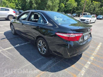2015 Toyota Camry SE – miniatura 2