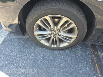 2015 Toyota Camry SE – miniatura 21