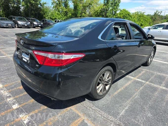 2015 Toyota Camry SE – miniatura 3