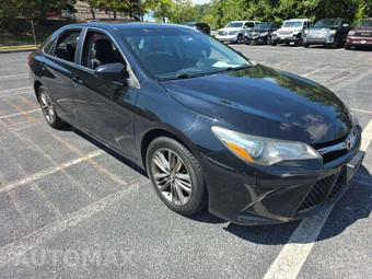 2015 Toyota Camry SE – miniatura 4