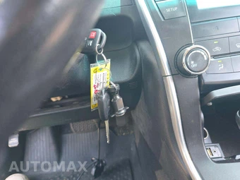 2015 Toyota Camry SE – miniatura 8