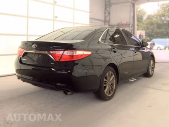 2015 Toyota Camry SE – miniatura 4