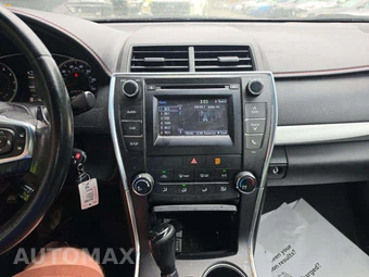 2015 Toyota Camry SE – miniatura 10