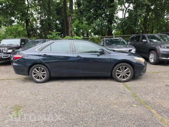 2015 Toyota Camry SE – miniatura 4