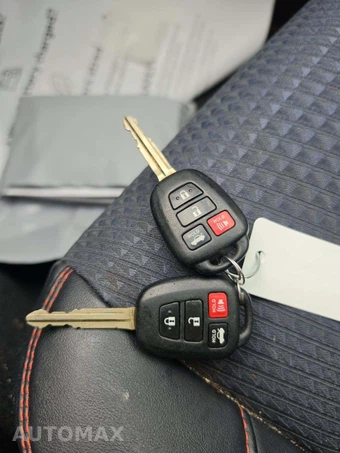 2015 Toyota Camry SE – miniatura 8