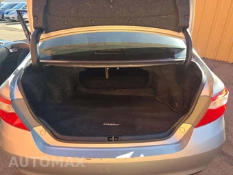 2015 Toyota Camry SE – miniatura 14