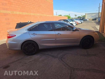 2015 Toyota Camry SE – miniatura 4