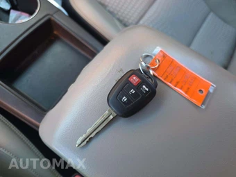 2015 Toyota Camry SE – miniatura 8