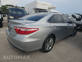 2015 Toyota Camry SE - miniatura 4