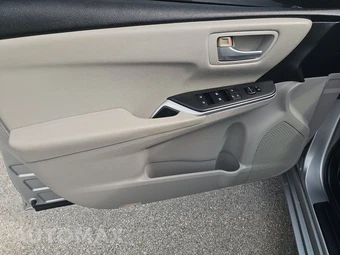 2015 Toyota Camry SE - miniatura 9