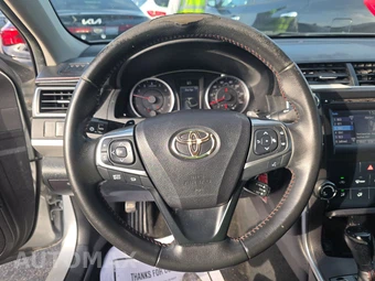 2015 Toyota Camry SE – miniatura 10