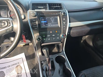 2015 Toyota Camry SE – miniatura 11