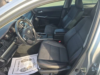 2015 Toyota Camry SE – miniatura 7
