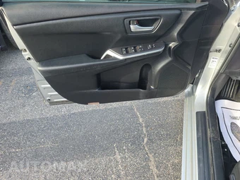 2015 Toyota Camry SE – miniatura 9