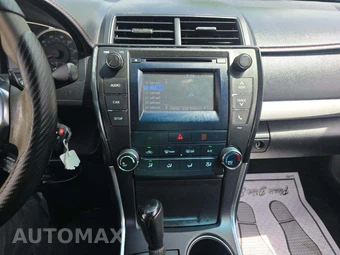 2015 Toyota Camry SE – miniatura 10