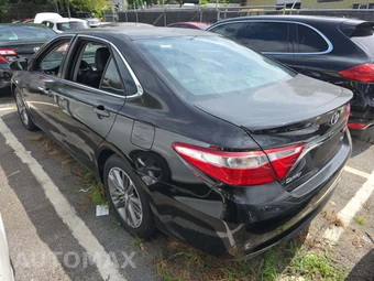 2015 Toyota Camry SE – miniatura 2