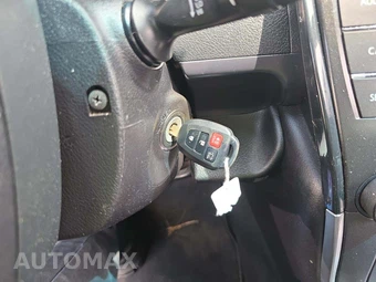 2015 Toyota Camry SE – miniatura 8