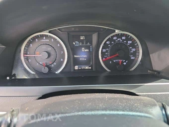 2015 Toyota Camry SE – miniatura 9