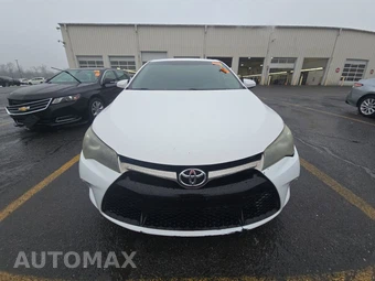 2015 Toyota Camry SE – miniatura 2