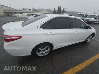 2015 Toyota Camry SE – miniatura 4