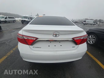 2015 Toyota Camry SE – miniatura 5