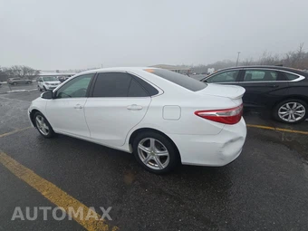 2015 Toyota Camry SE – miniatura 6