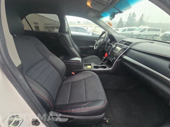 2015 Toyota Camry SE – miniatura 8