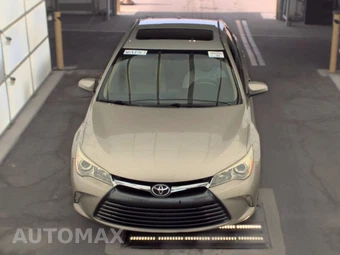 2015 Toyota Camry XLE – miniatura 2