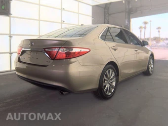 2015 Toyota Camry XLE – miniatura 4