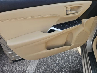 2015 Toyota Camry XLE – miniatura 9