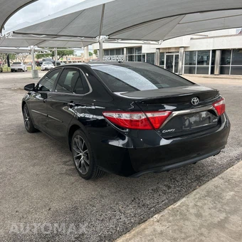 2015 Toyota Camry XSE - miniatura 2