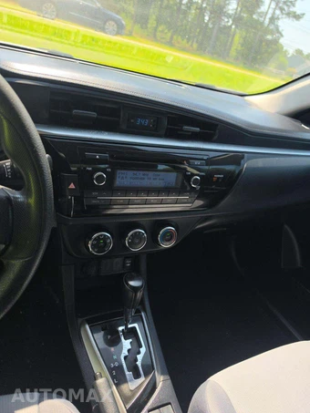 2015 Toyota Corolla L – miniatura 10