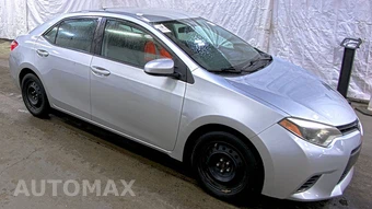 2015 Toyota Corolla LE - miniatura 3