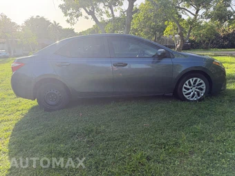 2015 Toyota Corolla LE - miniatura 3