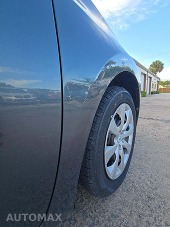 2015 Toyota Corolla LE – miniatura 20