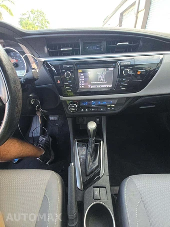 2015 Toyota Corolla LE – miniatura 7