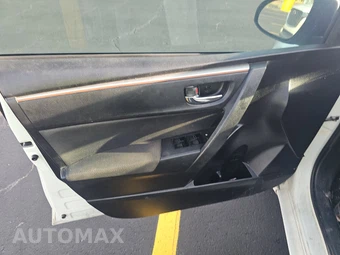 2015 Toyota Corolla LE – miniatura 9