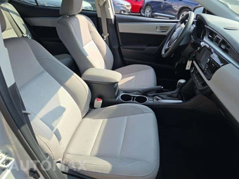 2015 Toyota Corolla LE – miniatura 18