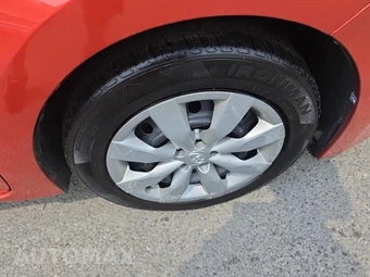 2015 Toyota Corolla LE – miniatura 9