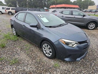 2015 Toyota Corolla LE – miniatura 4