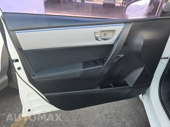 2015 Toyota Corolla LE - miniatura 9