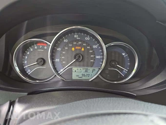 2015 Toyota Corolla LE – miniatura 9