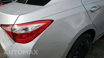 2015 Toyota Corolla LE – miniatura 22