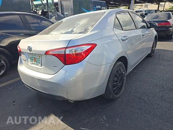 2015 Toyota Corolla LE – miniatura 4