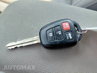 2015 Toyota Corolla LE - miniatura 18