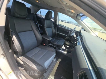 2015 Toyota Corolla S Plus – miniatura 8