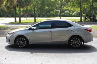 2015 Toyota Corolla S Plus - miniatura 3